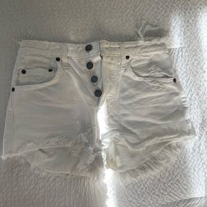 CRAMR: WHITE DENIM SHORTS